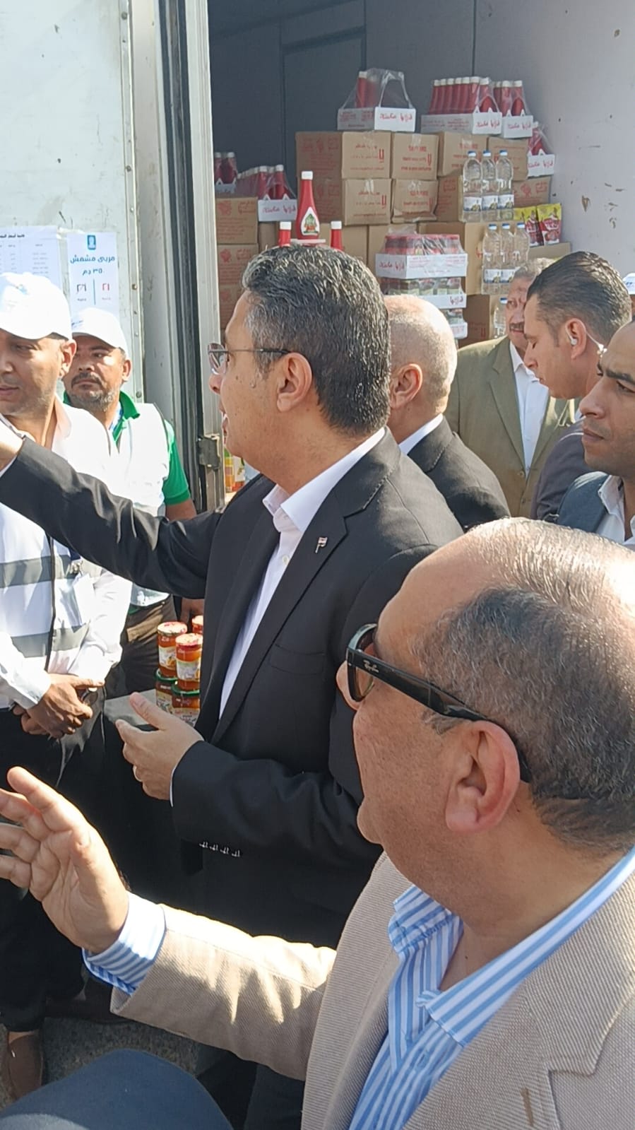 وزير التموين ومحافظ القاهرة يفتتحان ثاني أسواق اليوم الواحد بحلوان 