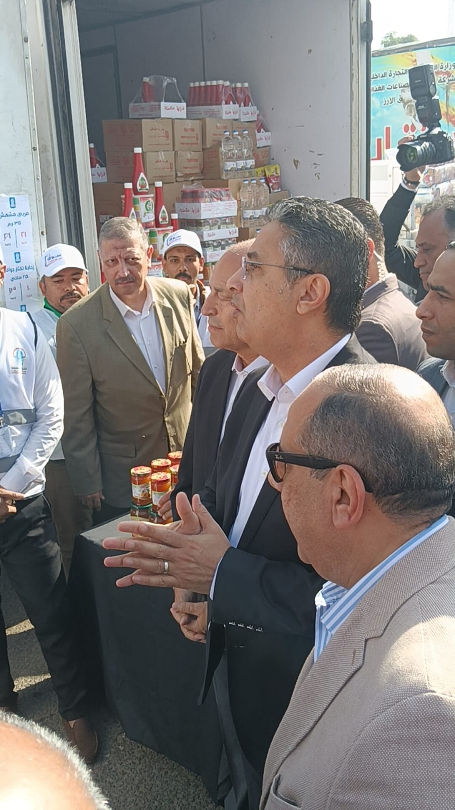 وزير التموين ومحافظ القاهرة يفتتحان ثاني أسواق اليوم الواحد بحلوان 