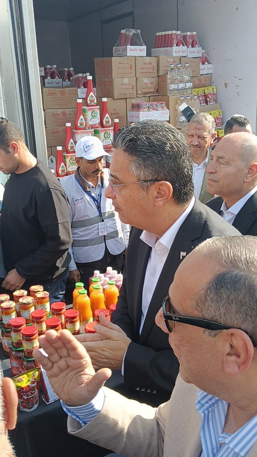 وزير التموين ومحافظ القاهرة يفتتحان ثاني أسواق اليوم الواحد بحلوان 