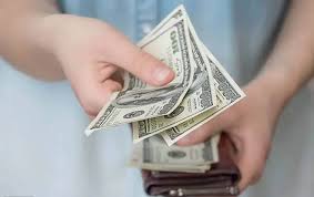 تفسير حلم العثور على نقود ورقية وأخذها لابن سيرين.. تفاصيل - موقع زائد