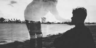 تفسير حلم رؤية الميت حي ولا يتكلم للعزباء و المتزوجة و الرجل - موقع زائد