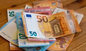 سعر اليورو مقابل الجنيه يسجل تفاوتًا في بداية تعاملات اليوم السبت.. هل يبدأ  رحلة صعود؟