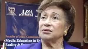 تفاصيل تعرض الدكتورة نوال الدجوي لسرقة 15 كيلو دهب و50 مليون جنيه و3 ملايين  دولار