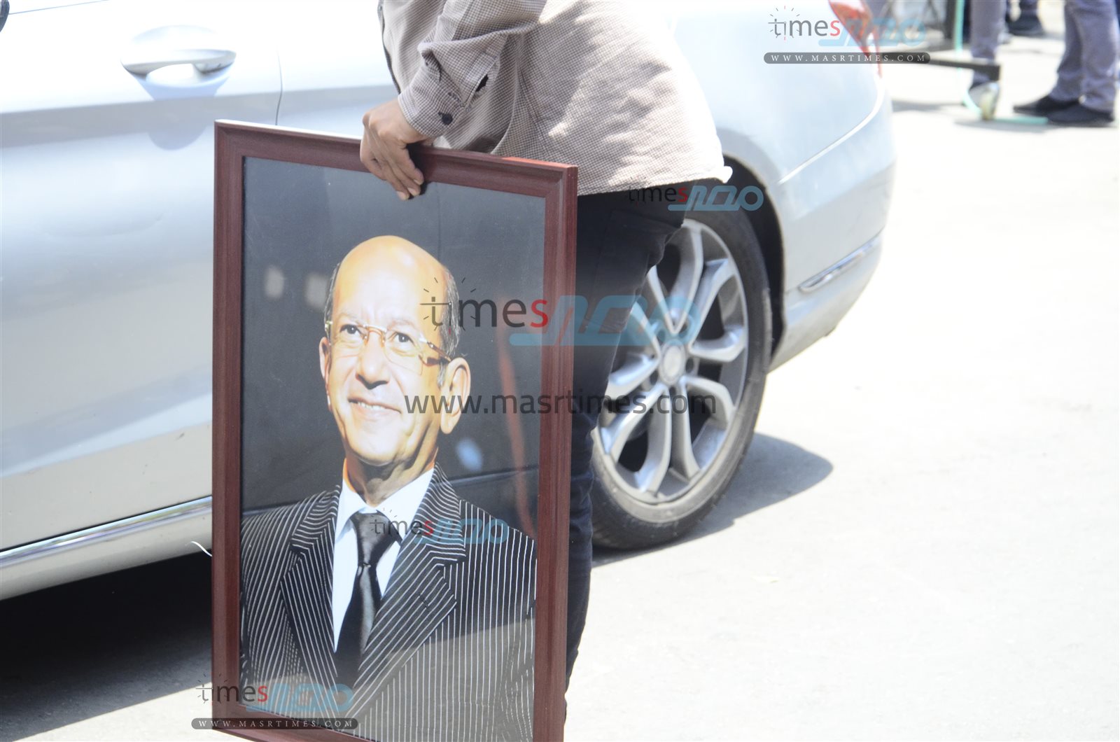 لقطات خاصة لجنازة الفنان لطفي لبيب بكنيسة مارمرقس  