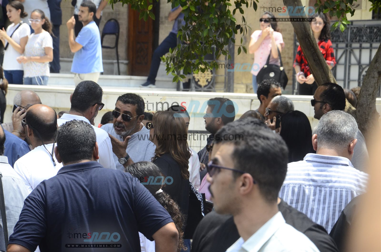 لقطات خاصة لجنازة الفنان لطفي لبيب بكنيسة مارمرقس  