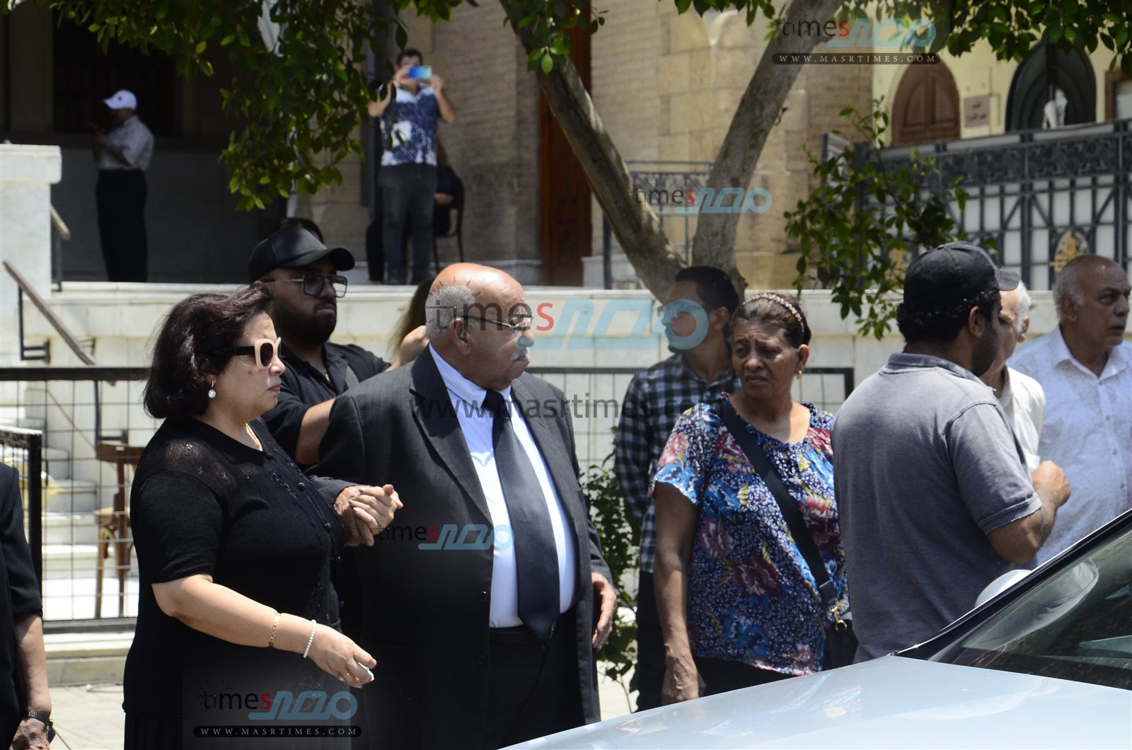 لقطات خاصة لجنازة الفنان لطفي لبيب بكنيسة مارمرقس  