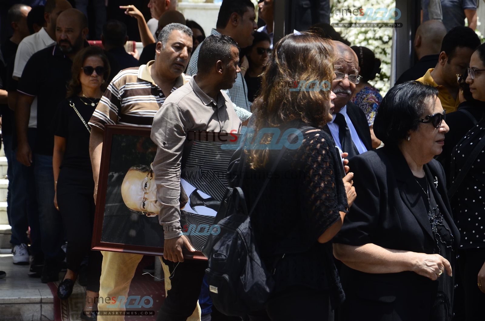 لقطات خاصة لجنازة الفنان لطفي لبيب بكنيسة مارمرقس  