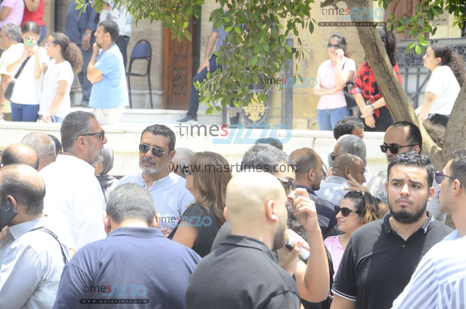 لقطات خاصة لجنازة الفنان لطفي لبيب بكنيسة مارمرقس  