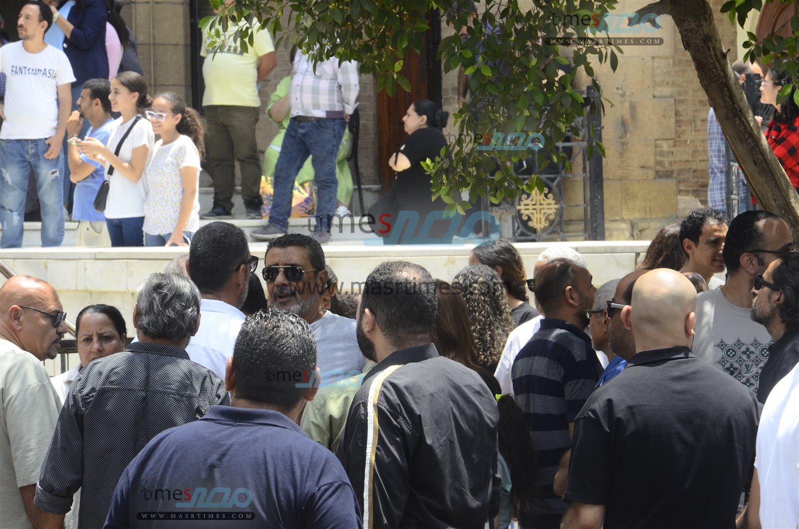 لقطات خاصة لجنازة الفنان لطفي لبيب بكنيسة مارمرقس  