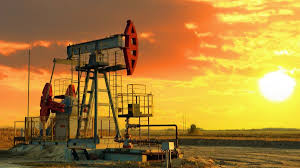 EIA" تتوقع انخفاض فائض النفط العالمي في عامي 2025 و2026