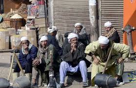 العمالة غير المنتظمة.. أصحاب الأعمال يهربون من المسئولية.. وعمال يناشدون  الحكومة بسرعة صرف التعويضات - بوابة الأهرام