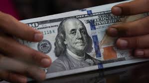 هبوط مفاجئ في أسعار الدولار.. وهذه قيمته في بنك مصر