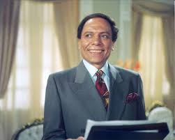 عادل إمام يتصدر اهتمامات المصريين... والجمهور يستعيد أفلامه