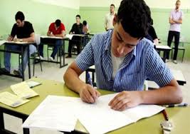 طلاب أولى ثانوي بالبحر الأحمر يمتحنون ورقيا بعد توقف السيستم الإلكتروني - بوابة الشروق - نسخة الموبايل