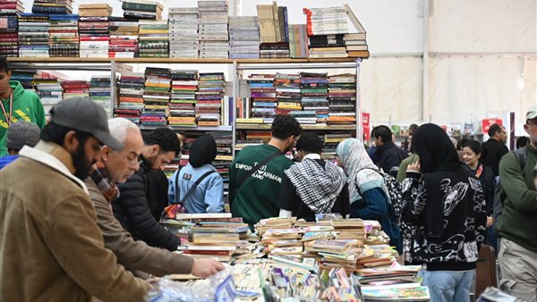 "بداية من جنيه واحد".. تخفيضات هيئة الكتاب تُشعل "تظاهرة ثقافية" بمعرض القاهرة الدولي