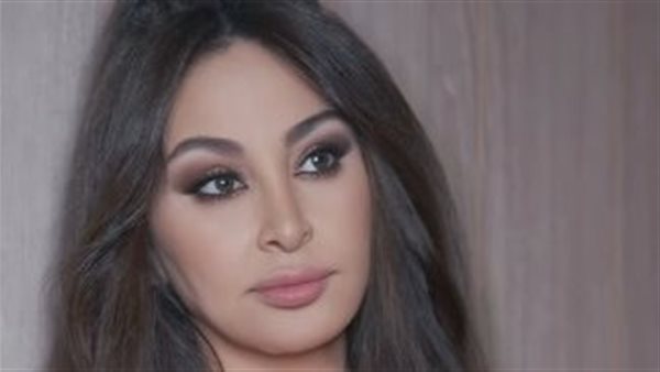 إليسا بإطلالة جرئية في حفلها بقبرص: ليلة رائعة 