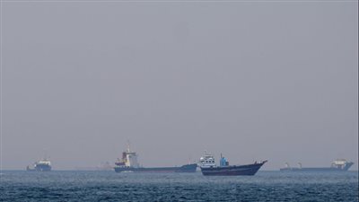 سفن وقوارب في مضيق هرمز