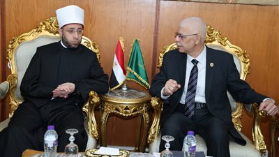 جانب من استقبال رئيس الجامعة 