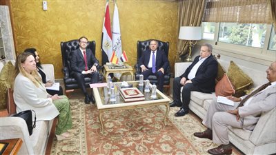 وزير النقل يستقبل السفير الاسباني بالقاهرة    
