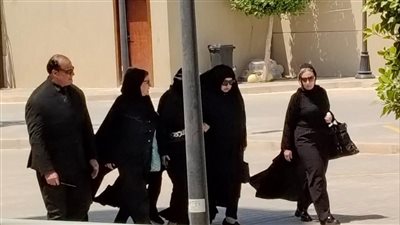 وصول نجوم الفن لاداء واجب العزاء فى امير الغناء العربى