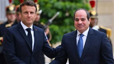 الرئيس عبد الفتاح السيسي والرئيس إيمانويل ماكرون     